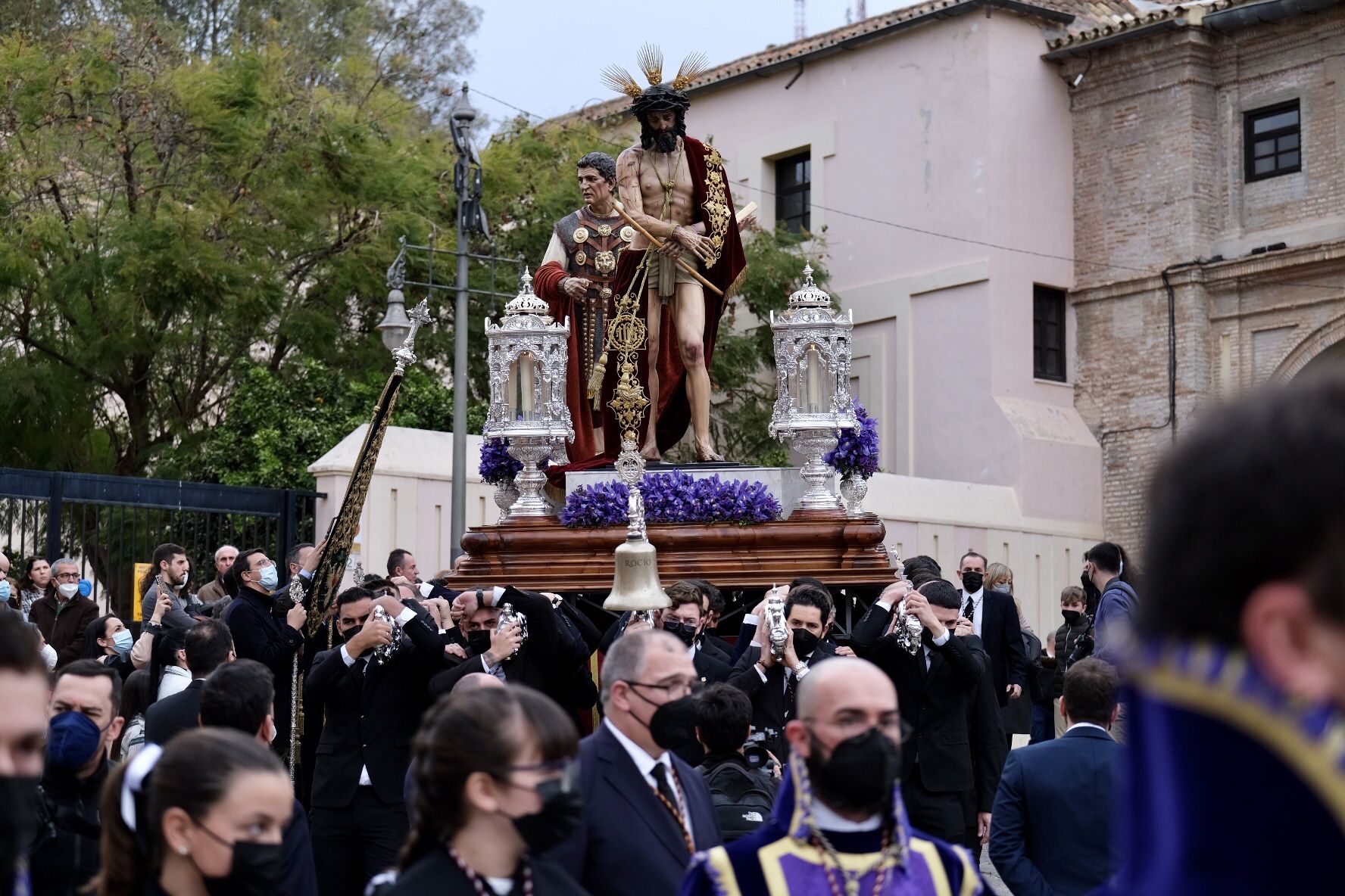 En la Basílica de la Victoria, la quinta estación, el Señor de la Humildad, con la imagen de Jesús condenado a muerte por Pilato