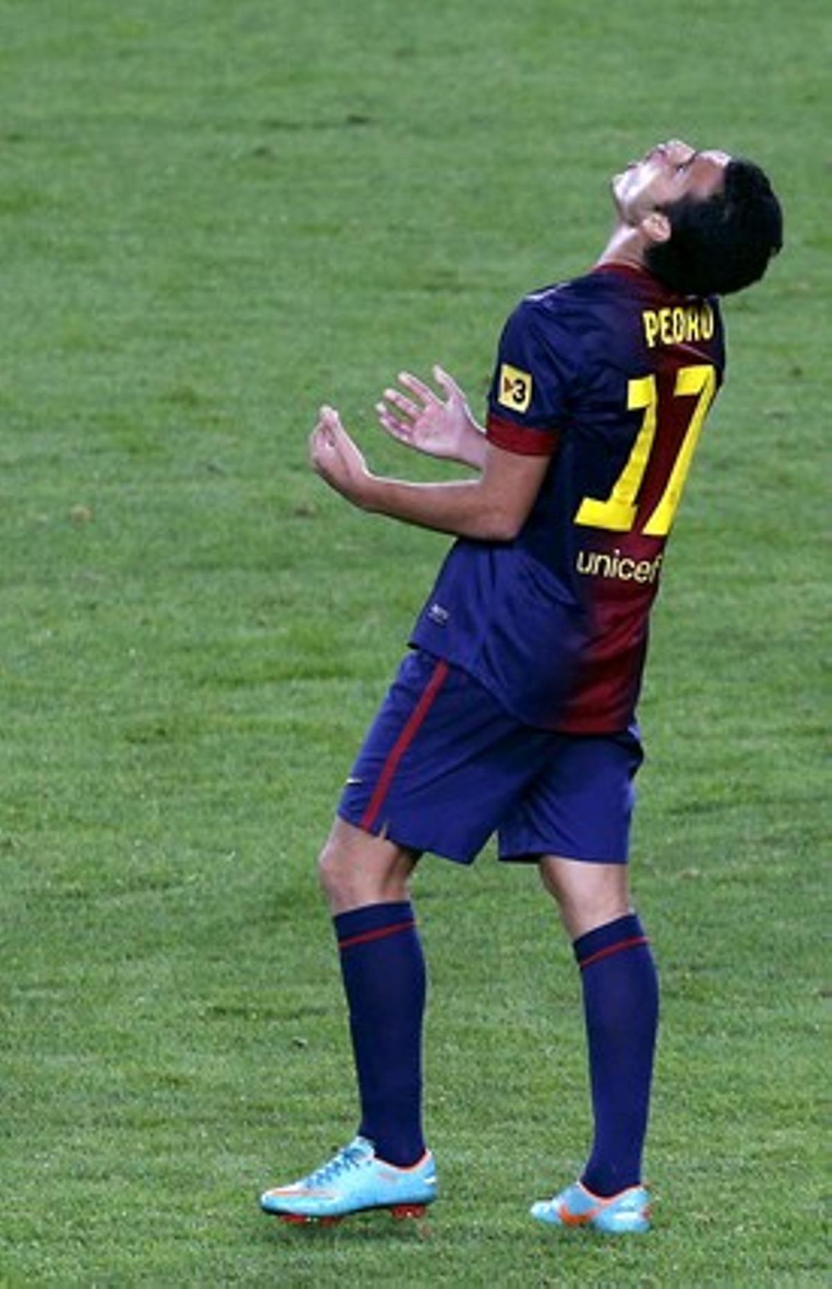 El davanter del Barcelona Pedro Rodríguez es lamenta de l’última ocasió de gol fallada davant del Reial Madrid.