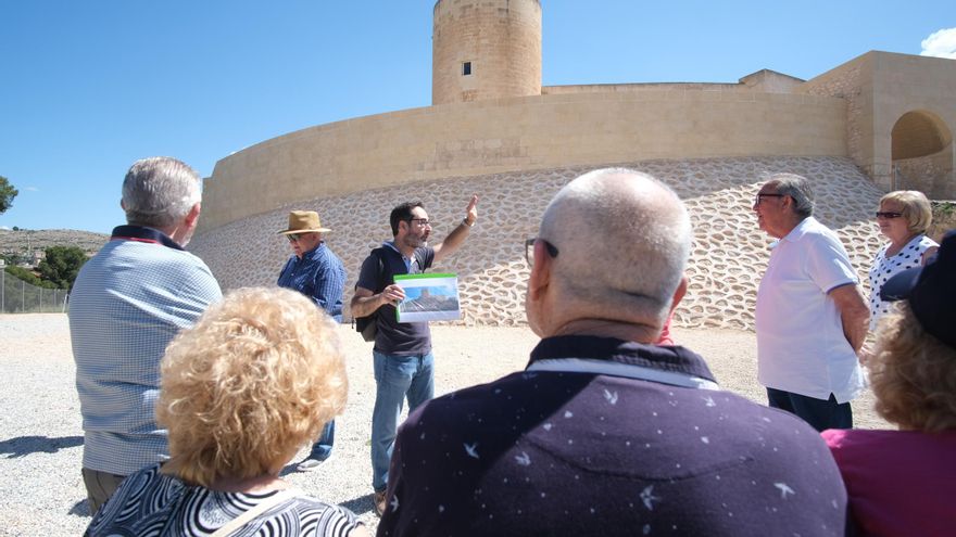 Elda retoma las visitas al castillo dos años después