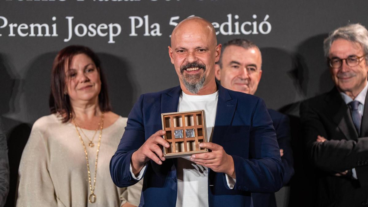 El ganador del Premio Nadal, César Pérez Gellida.