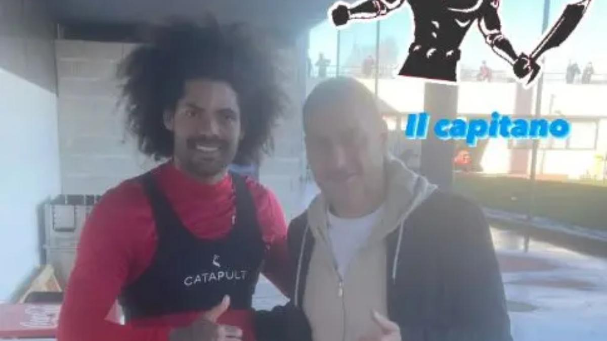 Aridane junto a Totti en la ciudad deportiva del Rayo Vallecano