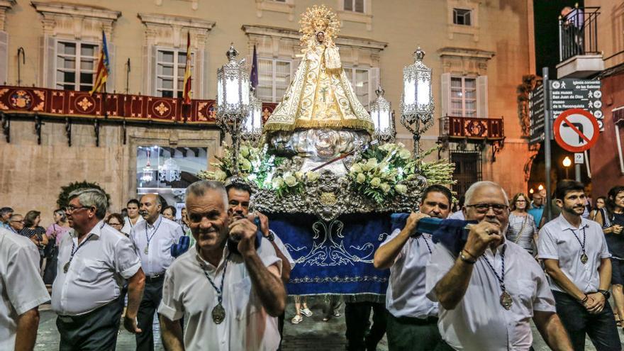 La Virgen de Monserrate espera mañana a sus fieles en el besamanto