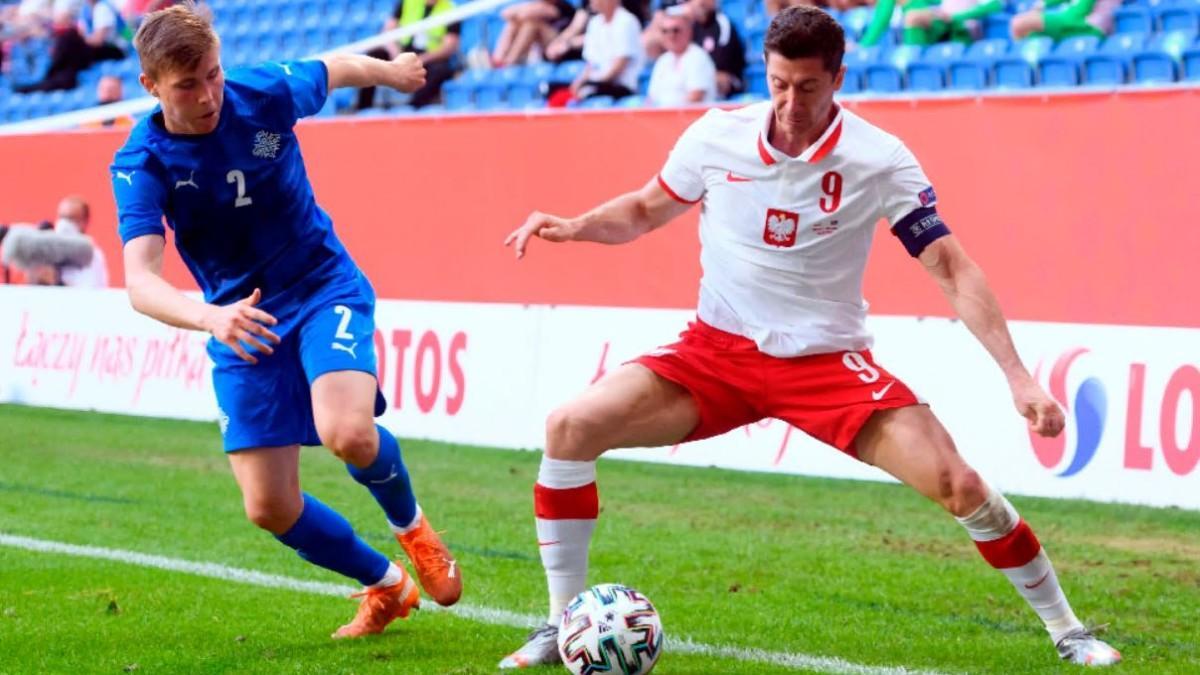 Lewandowski en el partido ante Islandia