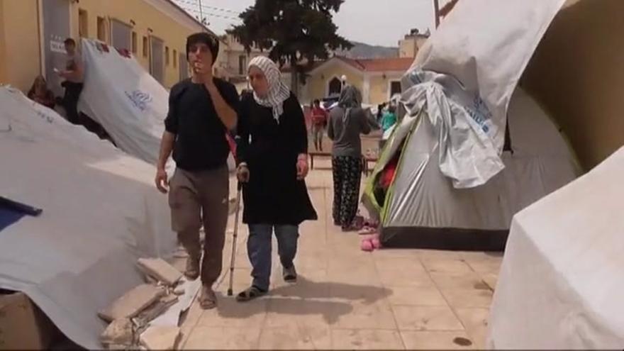 VÍDEO / Cooperantes ayudan a refugiados en Grecia