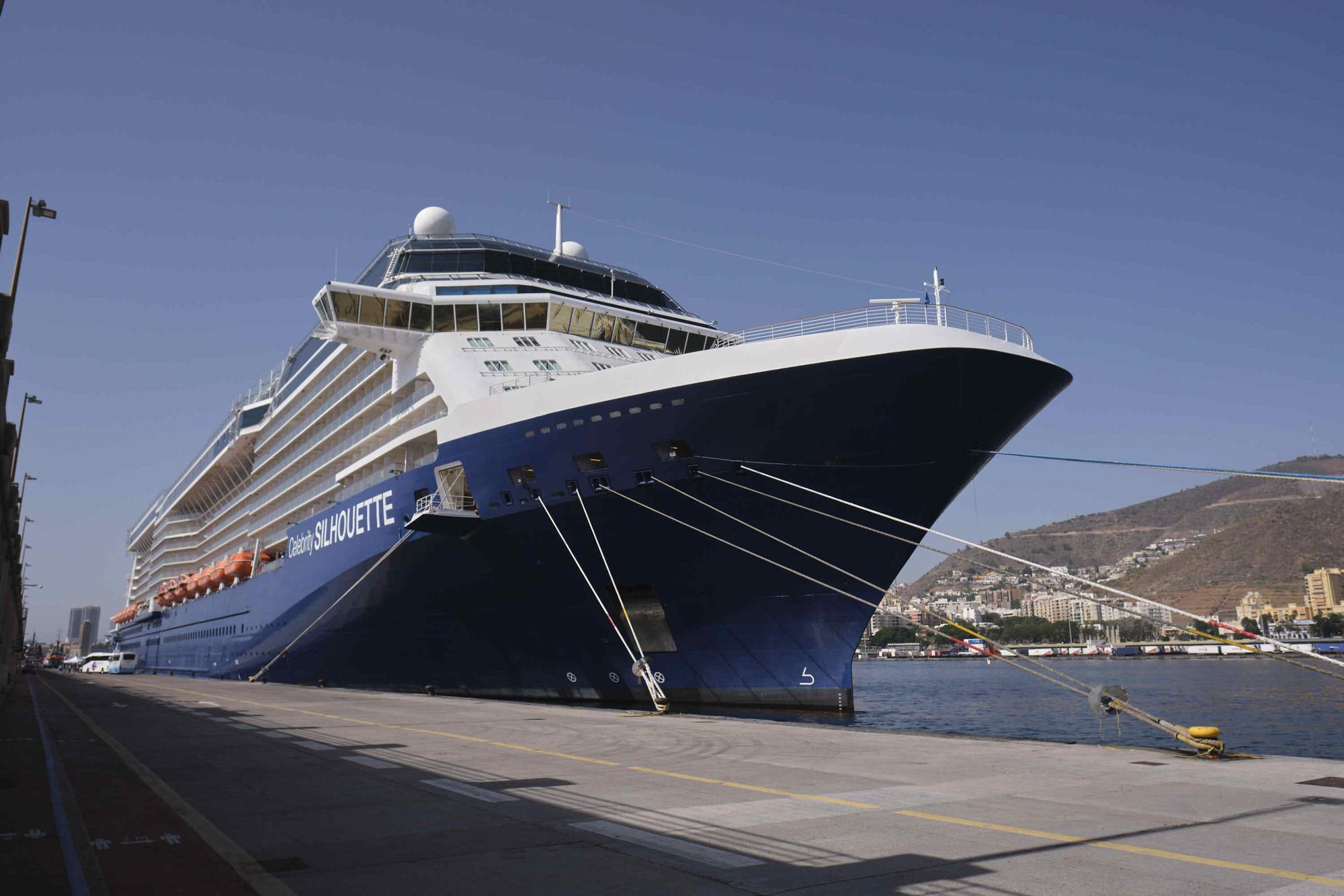 El crucero Celebrity Silhouette atracado este sábado en el Puerto de Santa Cruz de Tenerife.