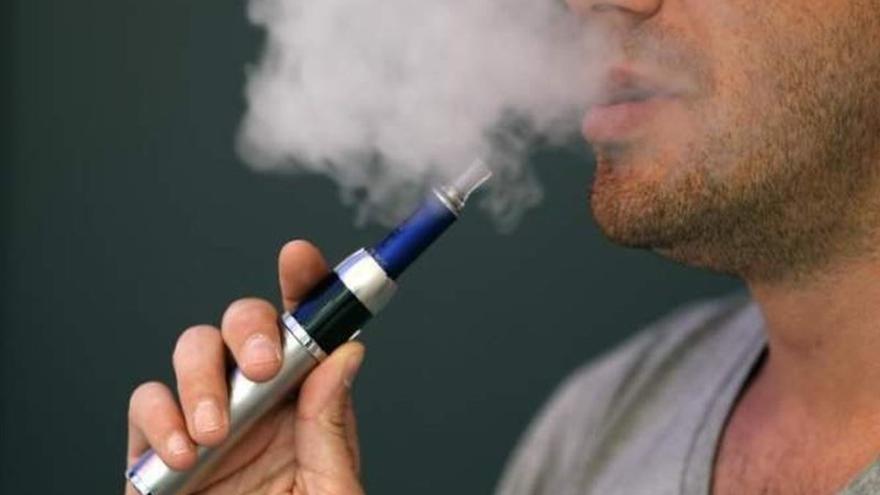 Expertos en la lucha contra el tabaquismo acusan a la OMS de &quot;desinformar&quot; sobre el vapeo y &quot;obstaculizar&quot; la reducción del daño