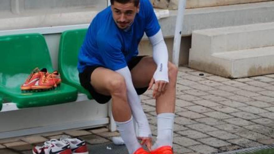 Carrasco, durante un entrenamiento con el Torrevieja.