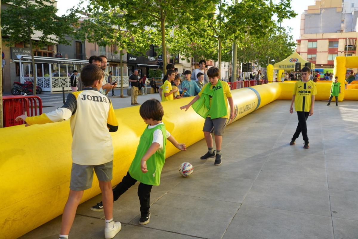 Galería: La afición del Villarreal, presente para tratar de sellar la Champions Galería: La afición del Villarreal, presente para tratar de sellar la Champions