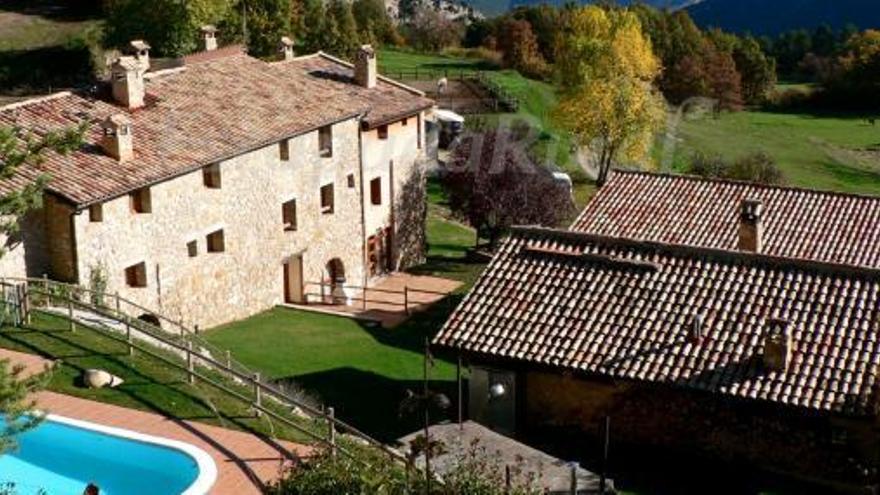 Casa de turisme rural Casanova de les Garrigues, propietat de l&#039;Ajuntament de Cercs i que té llogada.