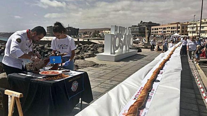 El bocadillo de jamón gigante en la avenida de Puerto del Rosario.