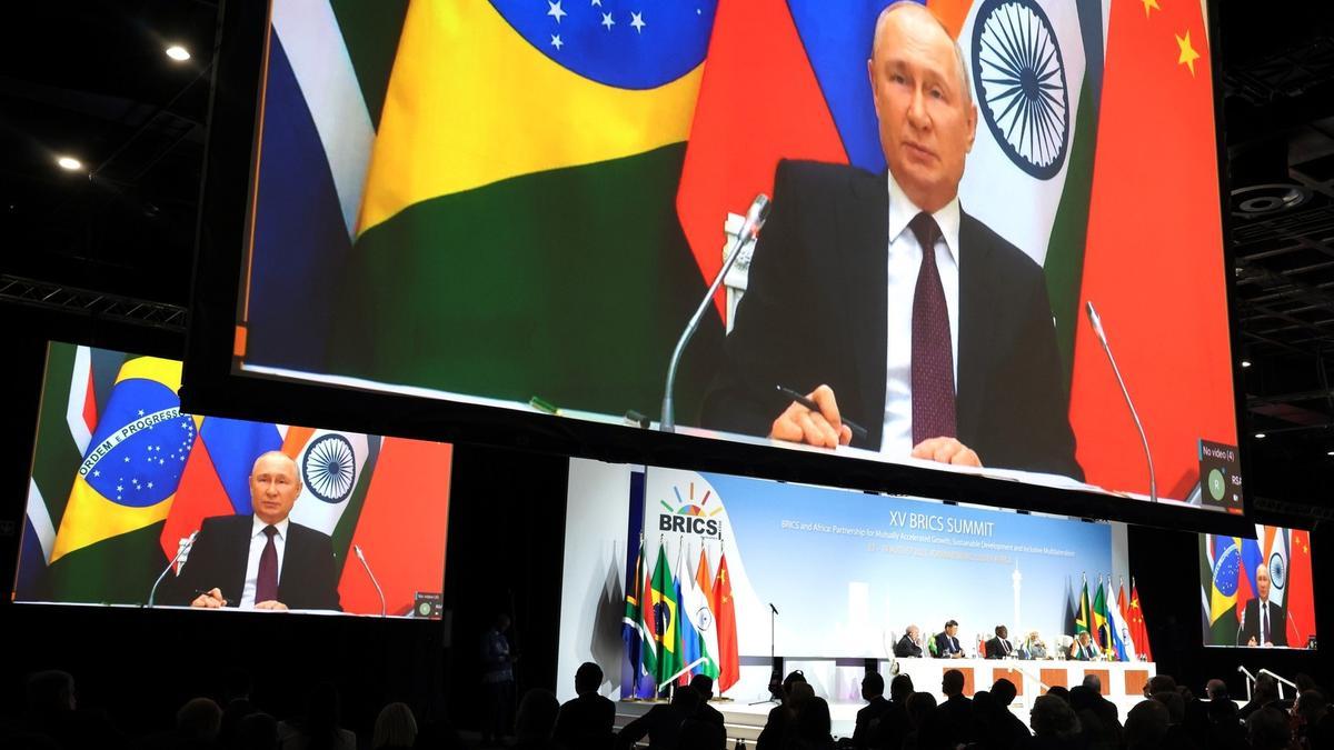 Cumbre de los BRICS, con Vladímir Putin conectado por videoconferencia, este jueves en Sudáfrica.