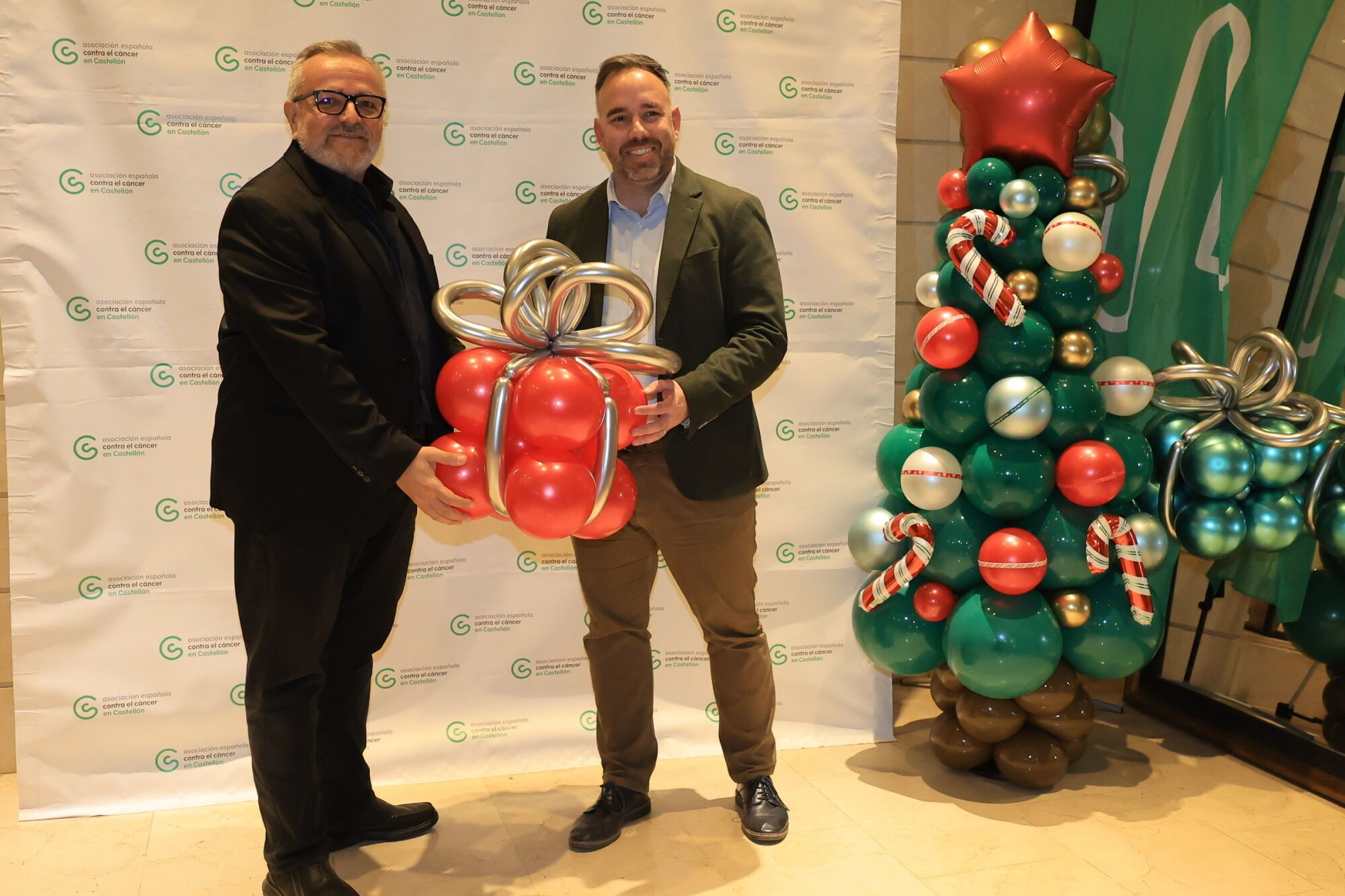 La AECC rinde homenaje al voluntariado en su tradicional cena solidaria