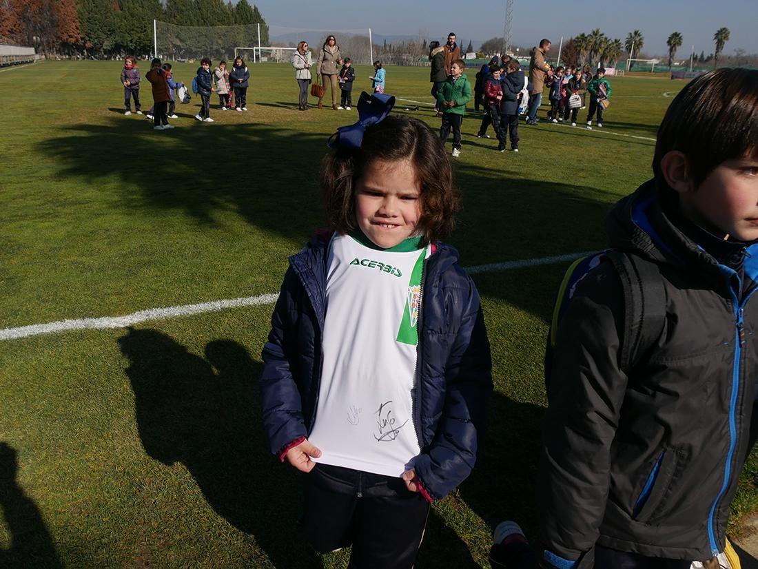 FOTOS || El colegio Sagrado Corazón, en el entrenamiento del Córdoba CF