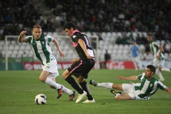 El Córdoba homenajea a Juanín con una goleada