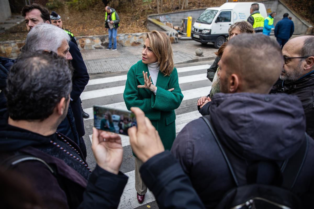 La ministra de Transportes, Raquel Sánchez, en su visita al lugar del accidente de trenes, en la estación de Montcada i Reixac-Manresa