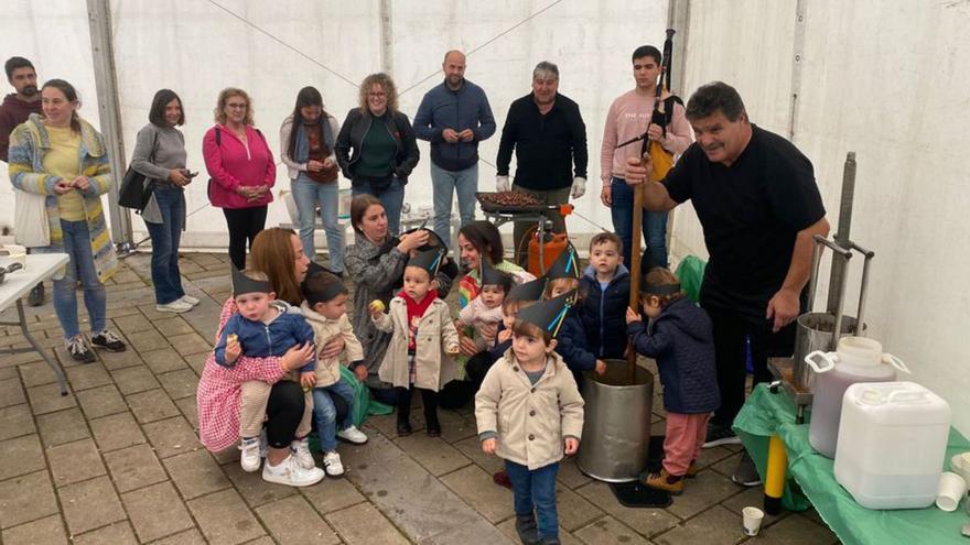 Los alumnos de la escuela de bebés de Sobrescobio.