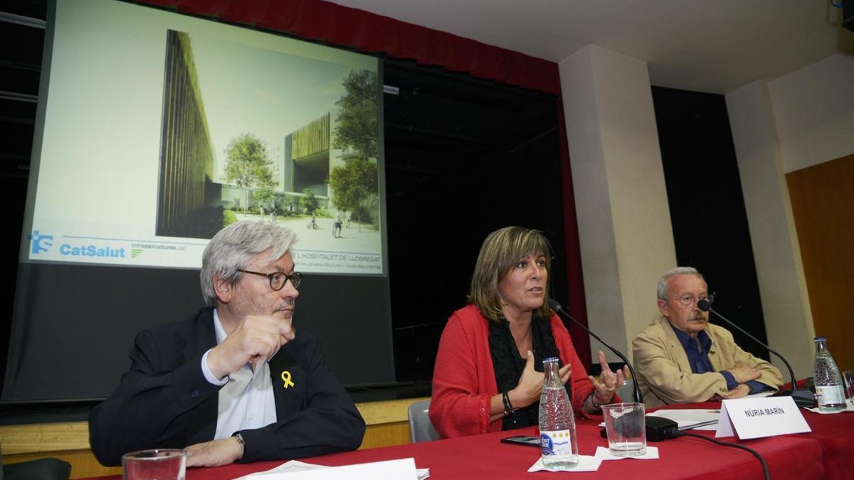 La alcaldesa de L'Hospitalet, Núria Marín, y Joan Puigdollers -CatSalut- en el acto de presentación del nuevo CAP de Santa Eulàlia