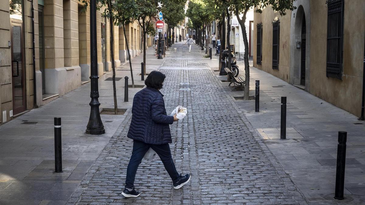 Un rasgo de algunas personas con TOC es la obsesión de no pisar las líneas en el suelo.