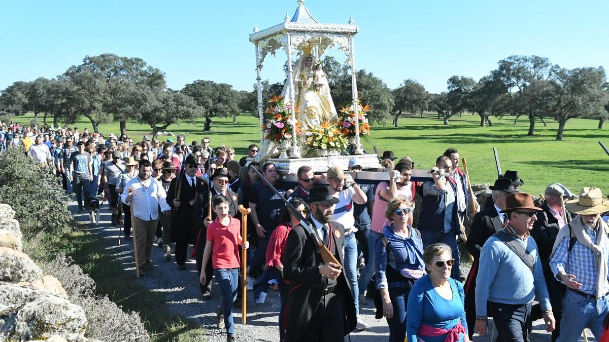 Imagen de la romería de traída de la Virgen de Luna del año 2021.