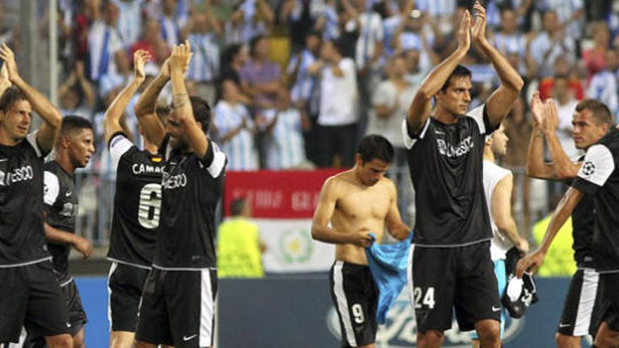 Los jugadores del Málaga quisieron devolver con aplauso la entrega de La Rosaleda durante los 90 minutos del partido del pasado martes.