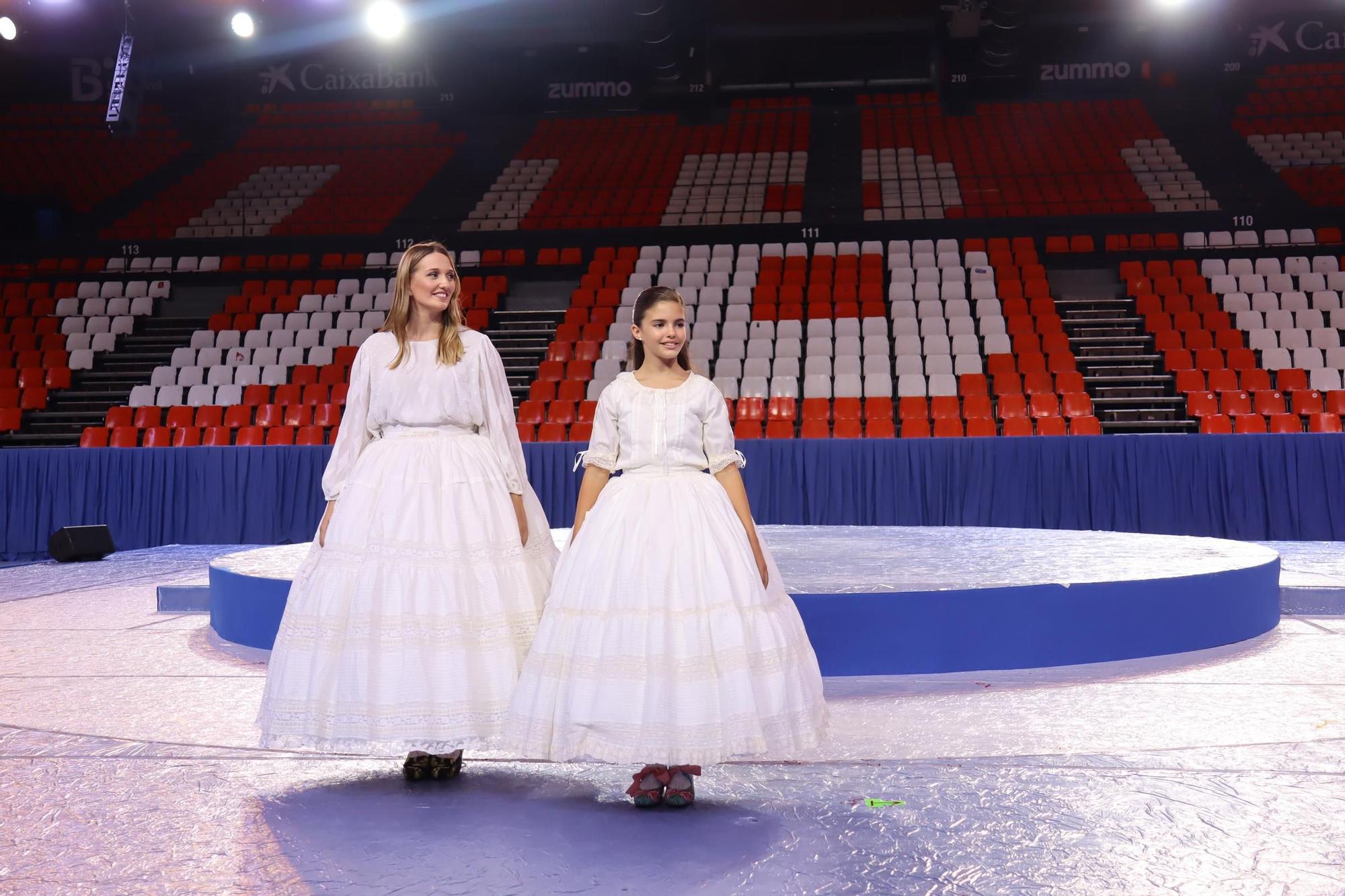 Honores en la despedida: el ensayo de Laura, Paula y las cortes de las Fallas 2023