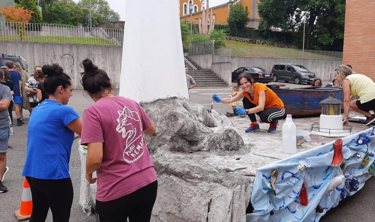 Valdesoto hace cantera: los niños ultiman su carroza para el gran desfile del lunes 