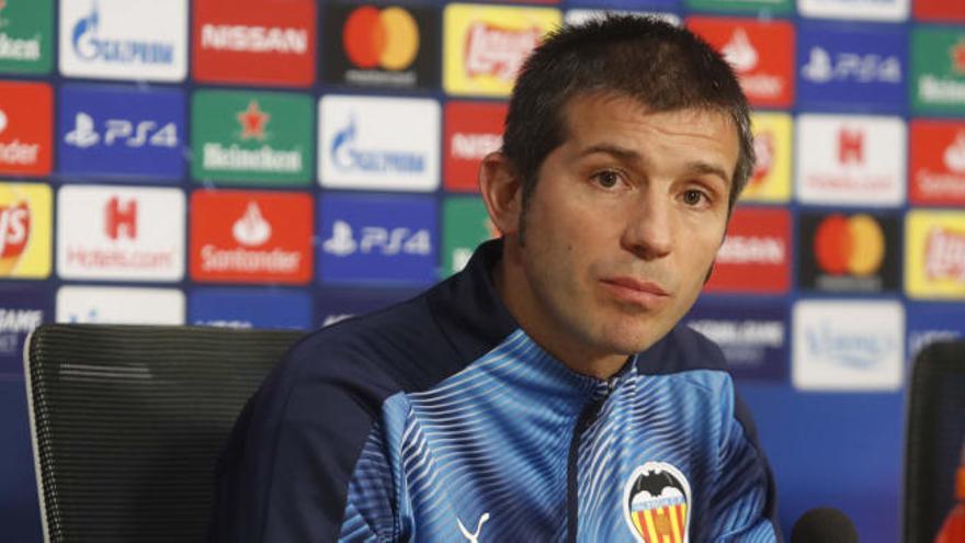 Albert Celades, durante la rueda de prensa previa al partido ante el Ajax en Amsterdam