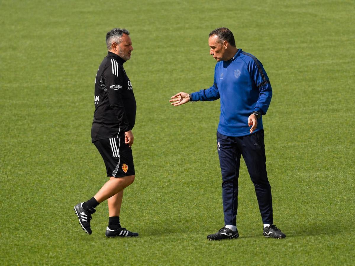 David Navarro y José Luis Oltra, en un entrenamiento.