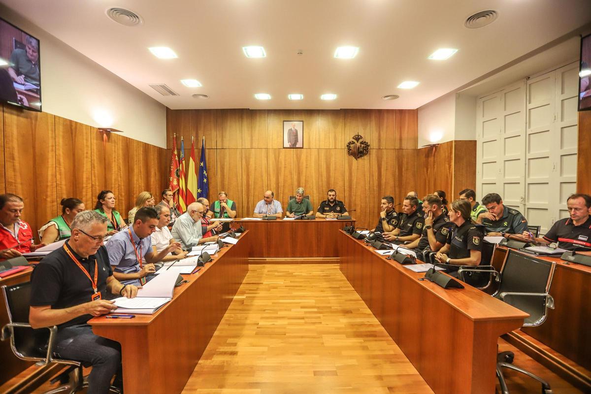 Reunión del Cecopal que ha presidido el alcalde de Orihuela, Pepe Vegara.