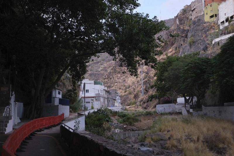 Desalojo de siete familias en la calle Ermita de La Candelaria, en Salud Bajo