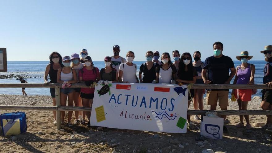 Limpieza solidaria de la desembocadura del río Seco