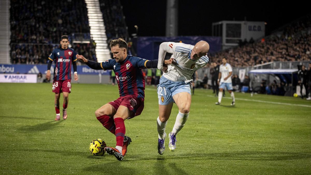 Valery, en una acción durante el derbi ante el Huesca