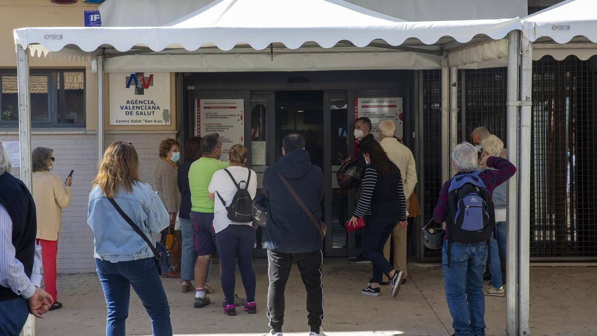 Un centro de salud en Alicante en la campaña de la gripe