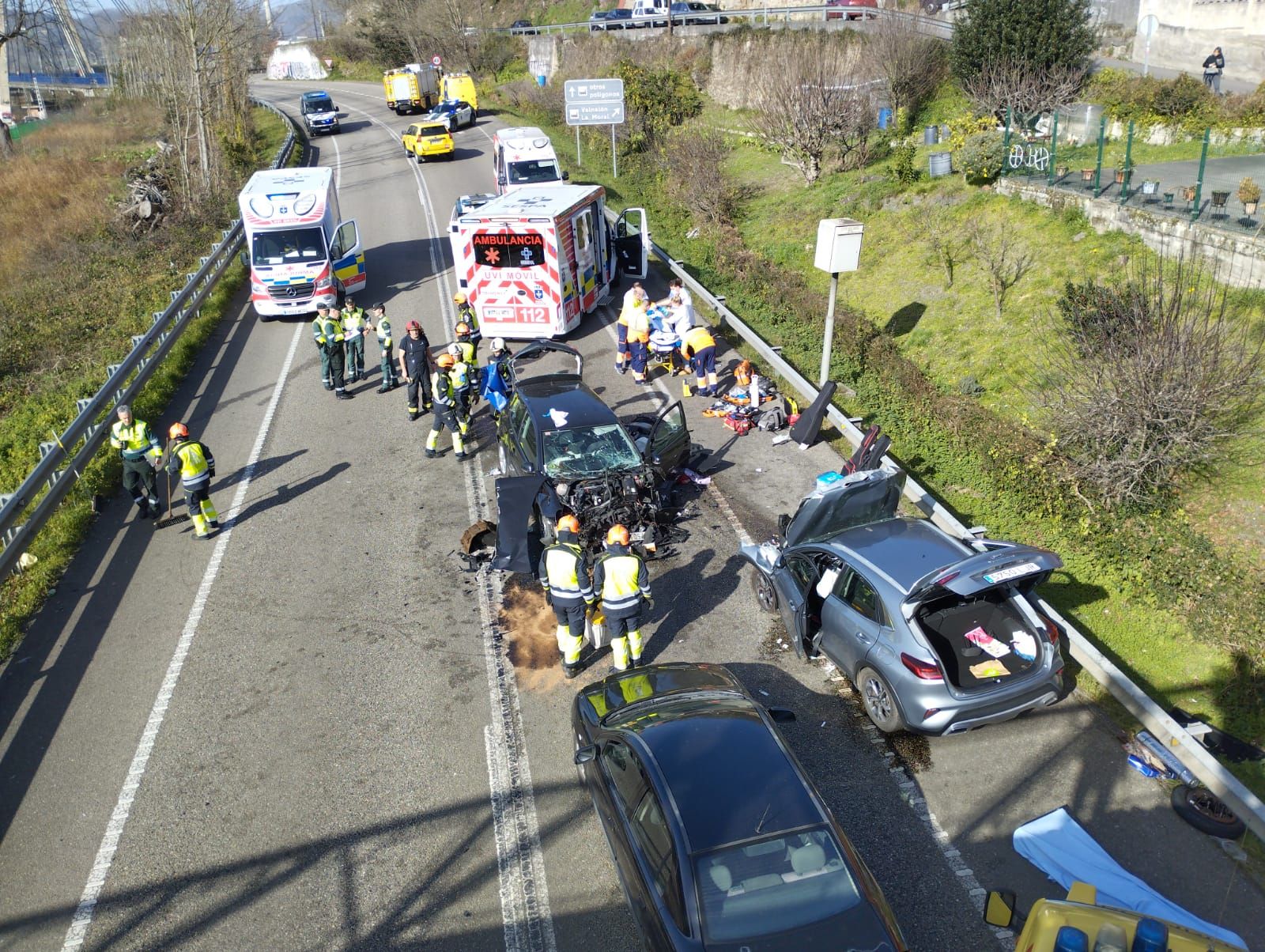 Grave accidente de tráfico en el Corredor del Nalón, con al menos un muerto, un herido muy grave y varios lesionados más