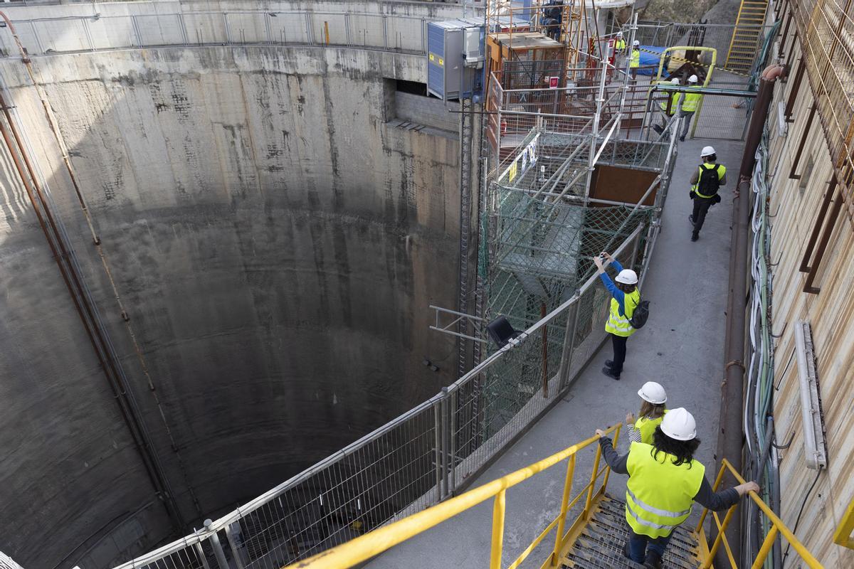 En el interior de la tuneladora de la L9 del metro