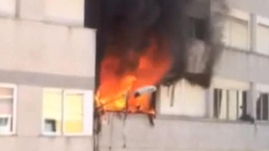Rescatan a 7 personas atrapadas por un incendio en Vinaròs