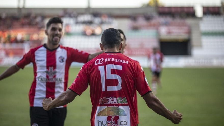 Los jugadores del Zamora CF celebran un gol en una imagen de archivo.