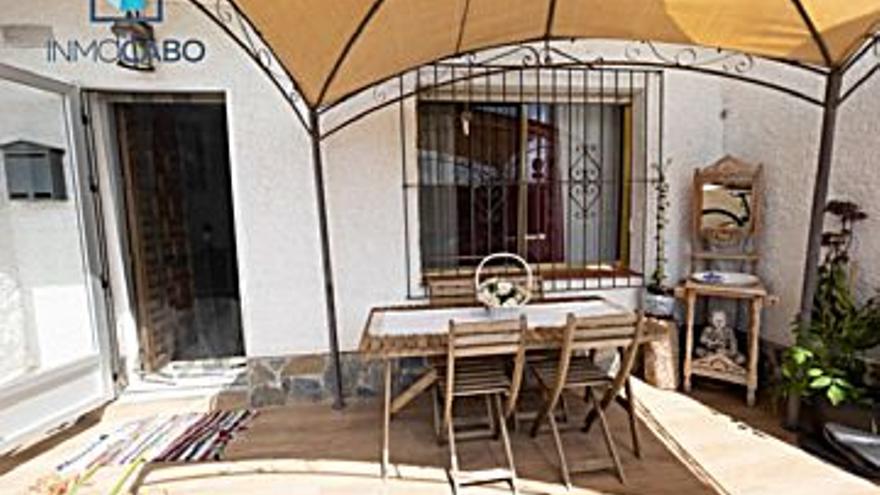 260.000 € Venta de casa en Cabo de Palos (Cartagena) 114 m2, 4 habitaciones, 2 baños, 1 aseo, 2.281 €/m2...