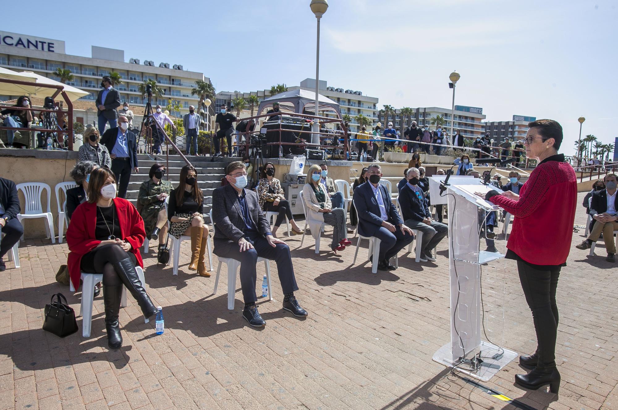 Homenaje a las víctimas de la Guerra Civil en el puerto de Alicante