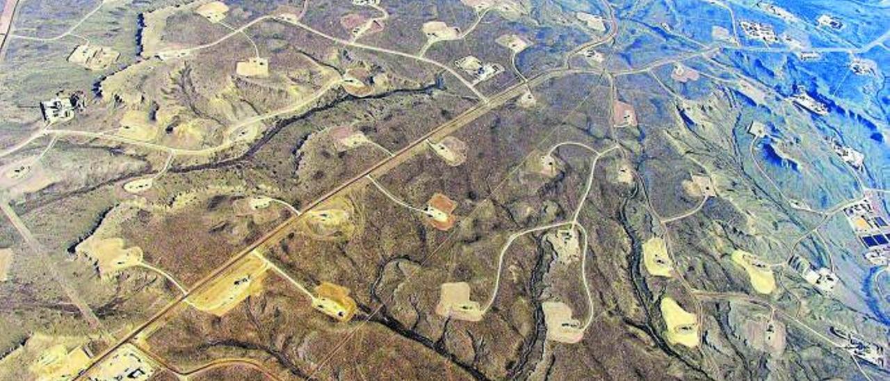 Vista aèria d’un camp de fracking als Estats Units, que subministra gas a Europa arran de la guerra d’Ucraïna. popular resistence