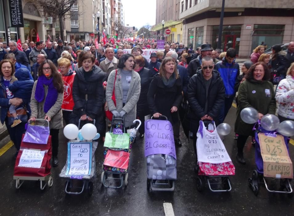 Miles de personas se manifiestan en Gijón en defensa del sistema público de pensiones