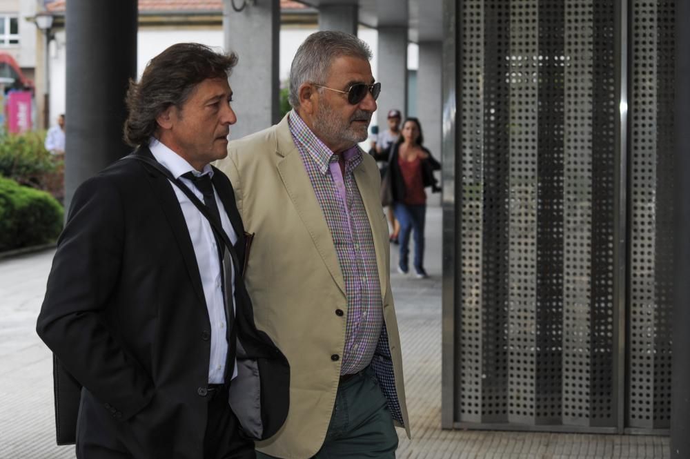 Laureano Oubiña y Carmen Avendaño, cara a cara en los juzgados de Vilagarcía