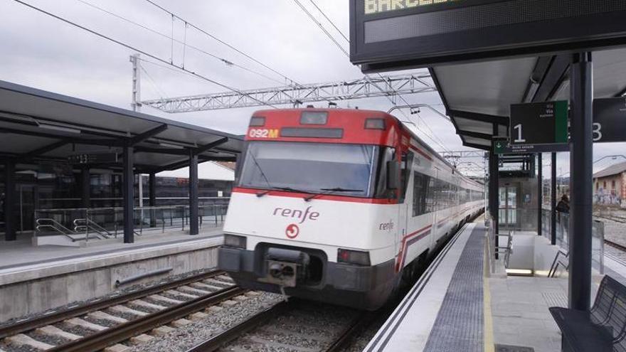 Suspenen sis trens a Girona per un maquinista que es posa malalt