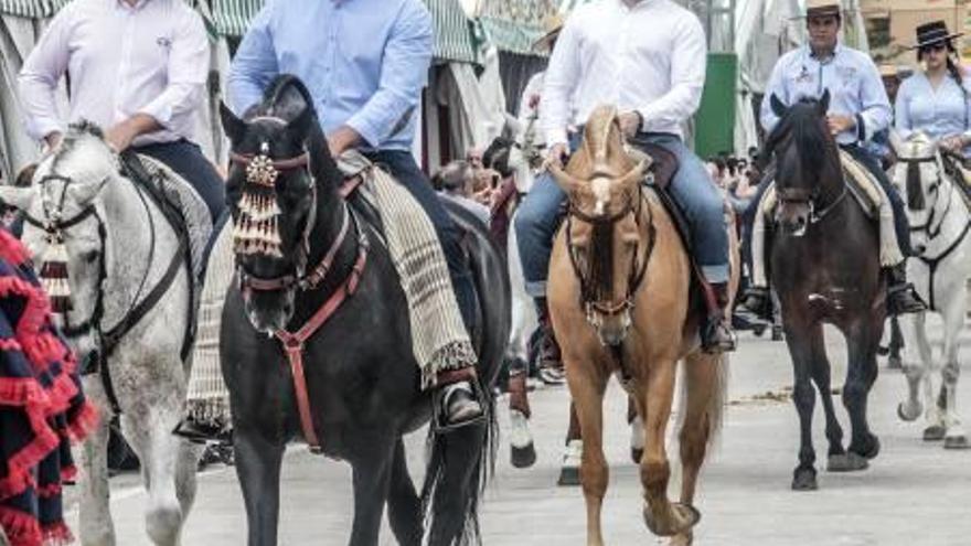 Imagen de la Feria de Sevillanas, que se celebra desde hace tres décadas en el recinto portuario.