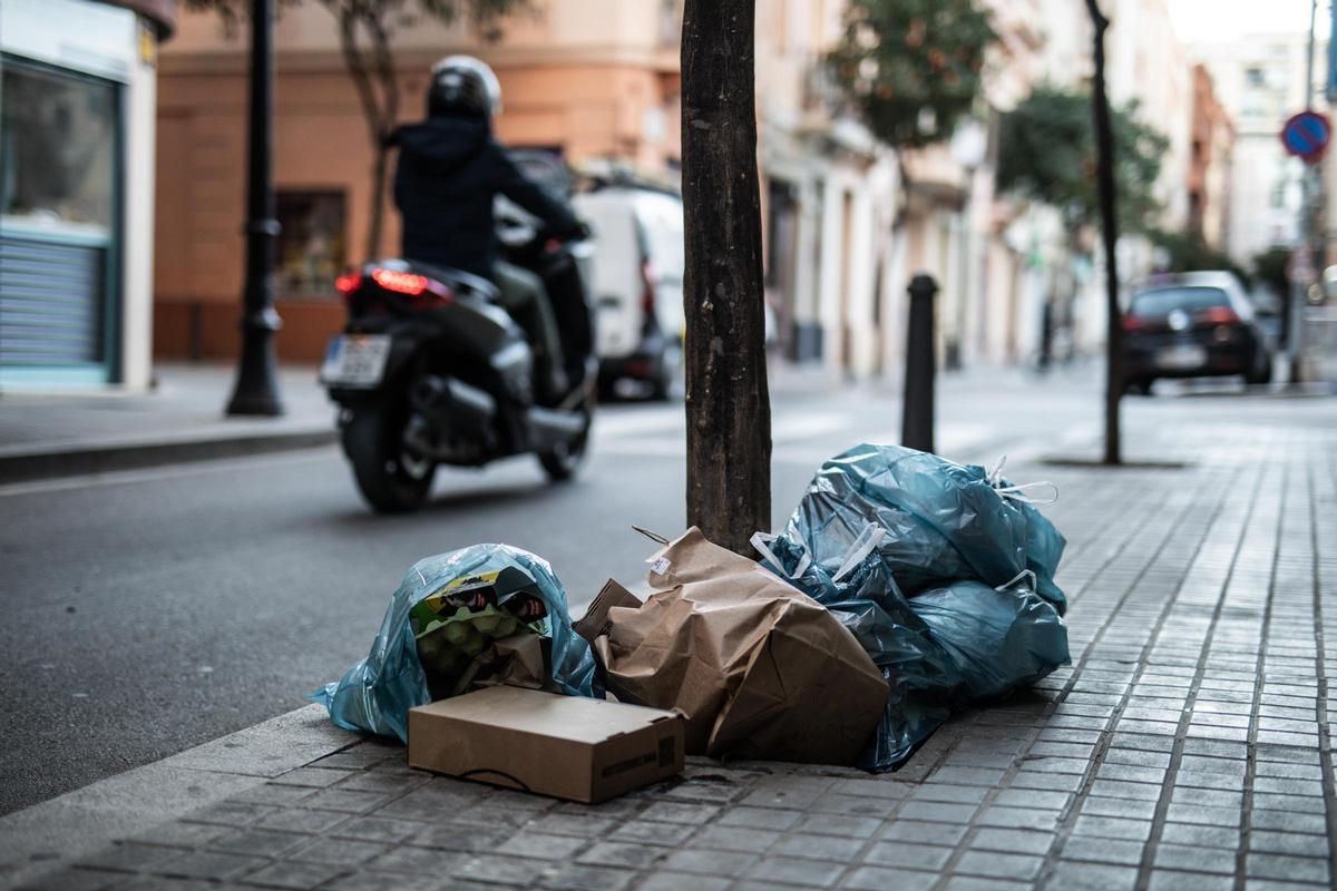 Errores del sistema puerta a puerta de recogida de basuras en Sant Andreu