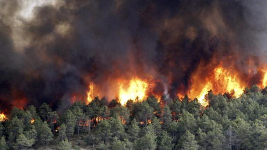 Vista del incendio declarado entre los municipios madrileños de Valdemaqueda y Robledo de Chavela.