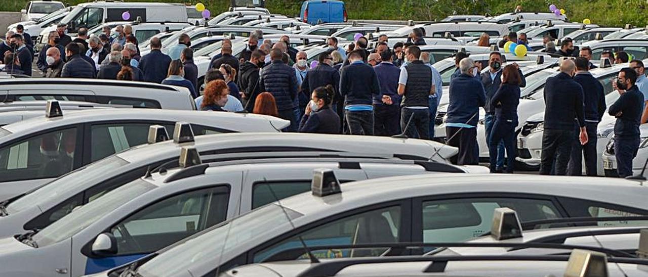 Caravana protesta de taxis el pasado 4 de enero. | | JOSE CARLOS GUERRA