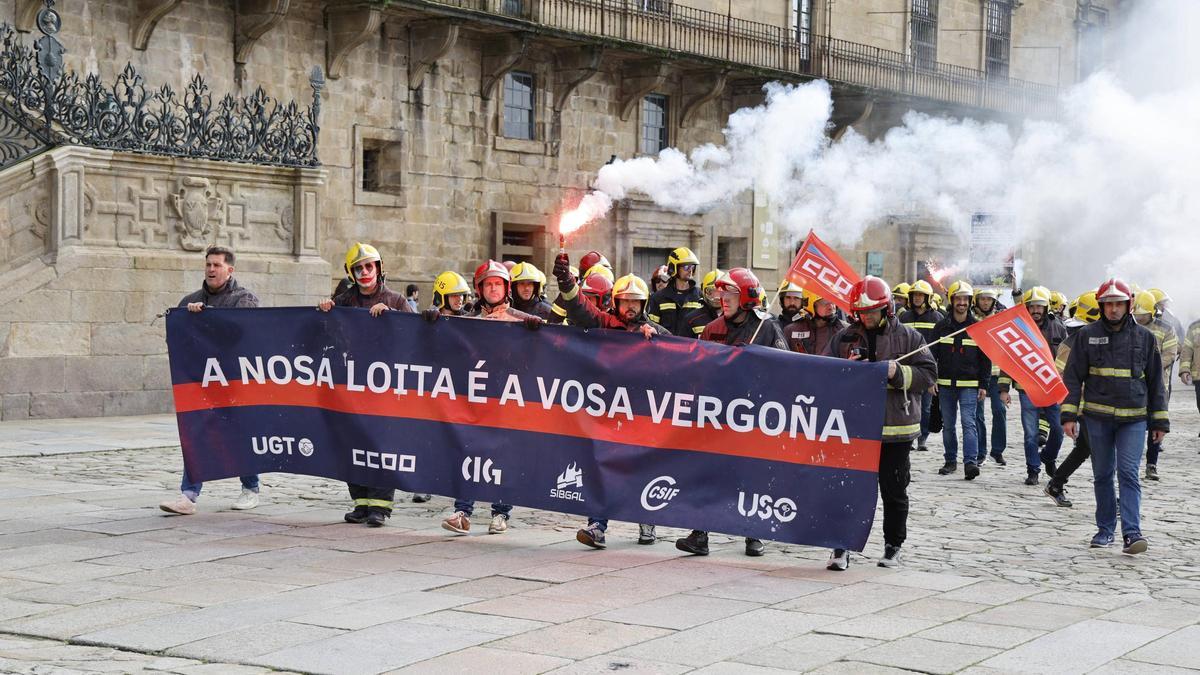 Una de las protestas de los bomberos en Santiago.