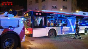 Dos ferits en un accident entre dos autobusos a Barcelona