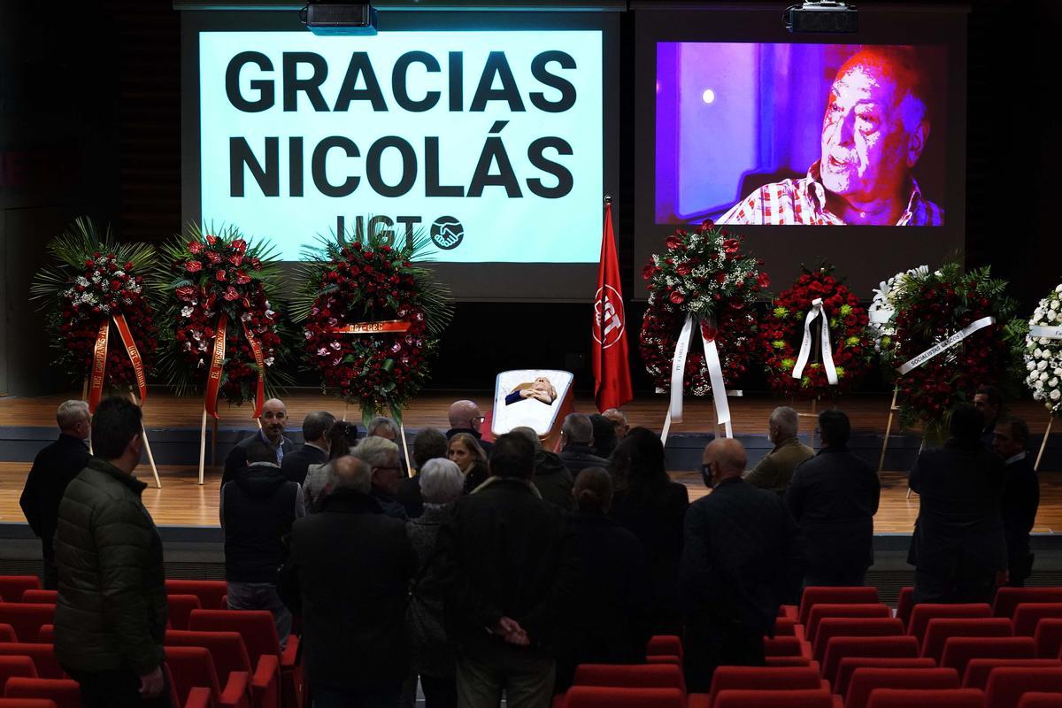 La capilla ardiente por Nicolás Redondo, instalada en el salón de actos de la sede de UGT, en Madrid